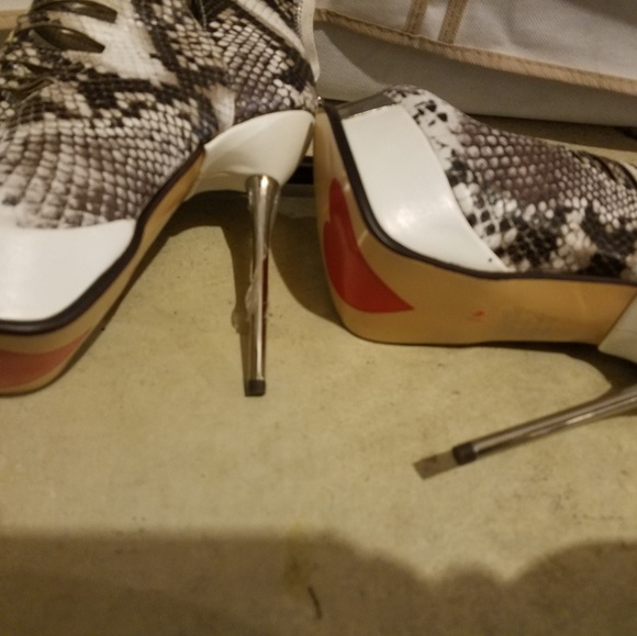 Boot Shoe - Picture 2 of 3